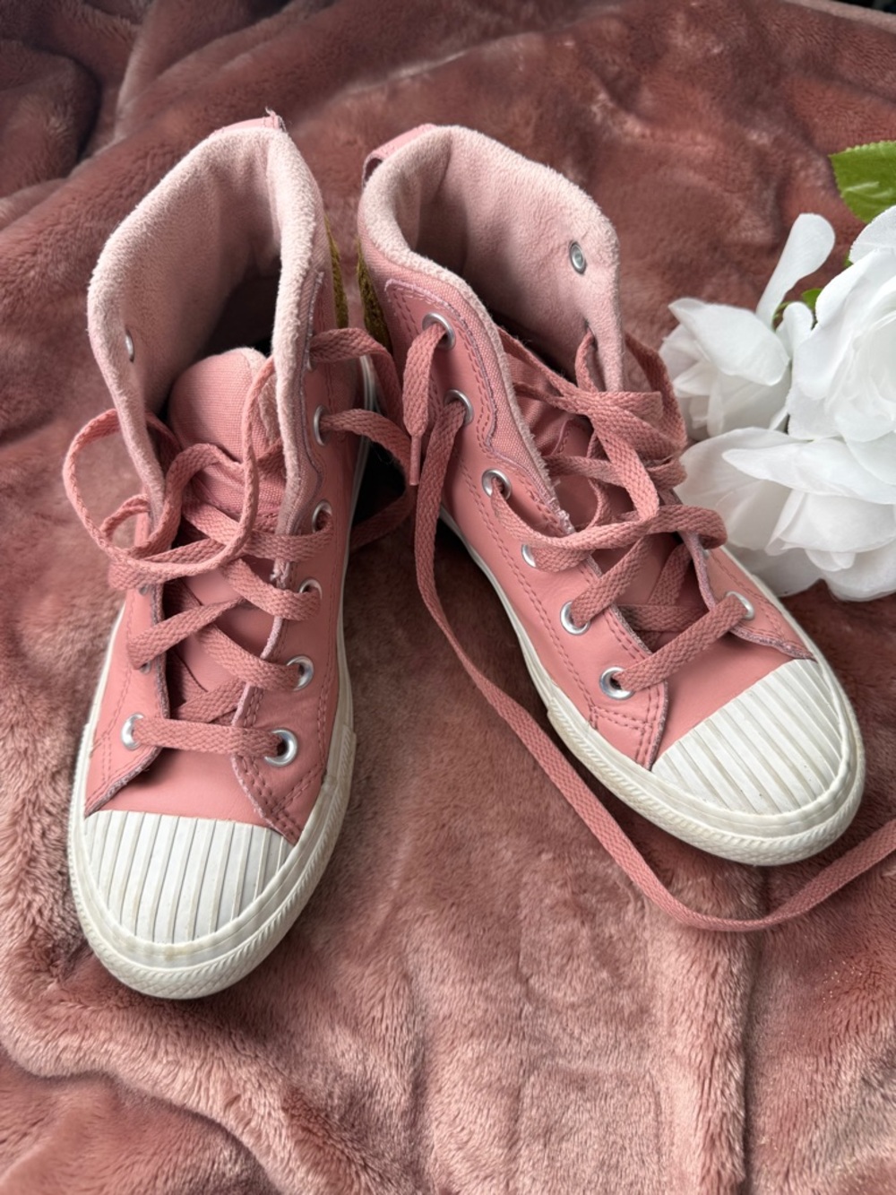 Converse Kids High-Top Sneakers in Dusty Pink
